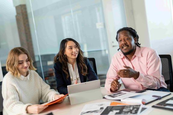 Students work together to on their graduate business project